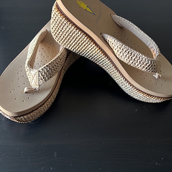 Volatile sandals - Picture 2 of 7